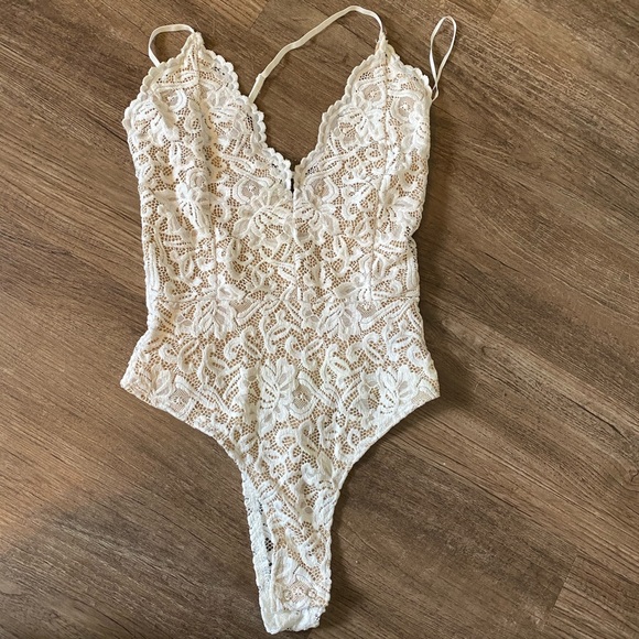 Windsor Tops - BRAND NEW White Lace Bodysuit